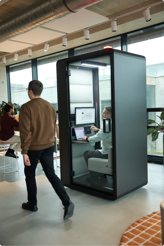 Acoustic pod Hushfree XM standing in an open-plan office